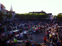 Kinderflohmarkt auf dem Marktplatz (c) LNGN.de