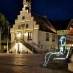 Lichtspiel vor dem historischen Rathaus am Marktplatz von Lingen © MK Art