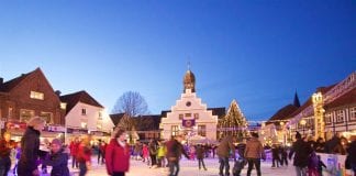 Eislauffläche auf dem Weihnachtsmarkt in Lingen © MK Art