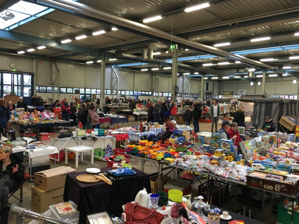 Trödelmarkt in den Emslandhallen LNGN.de Trödelmarkt in den Emslandhallen LNGN.de
