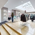 RIEKE-woman-Kids-in-Lengerich-Lobby1-min